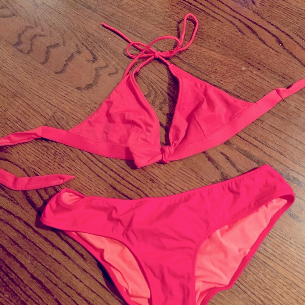 NWOT sexy Victoria’s Secret Bikini 👙 Hot red color.  Size L.
